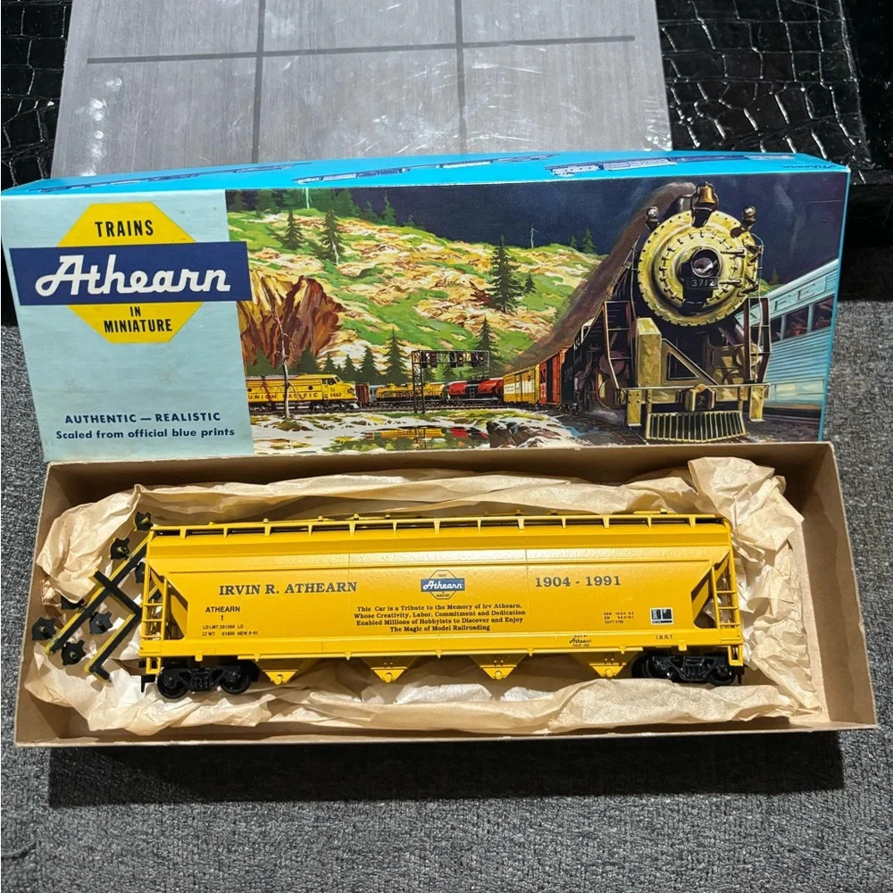 Athearn HO Model Train "Memorial Car" Yellow #1 55' ACF Center-Flow Hopper ZEG